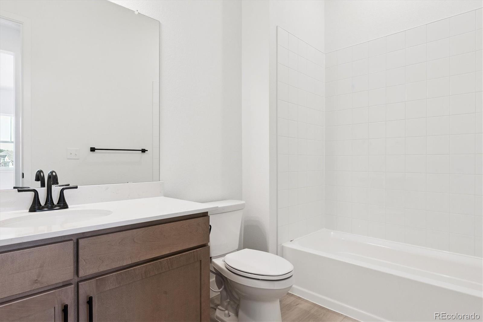 1808 Gold Ridge Point