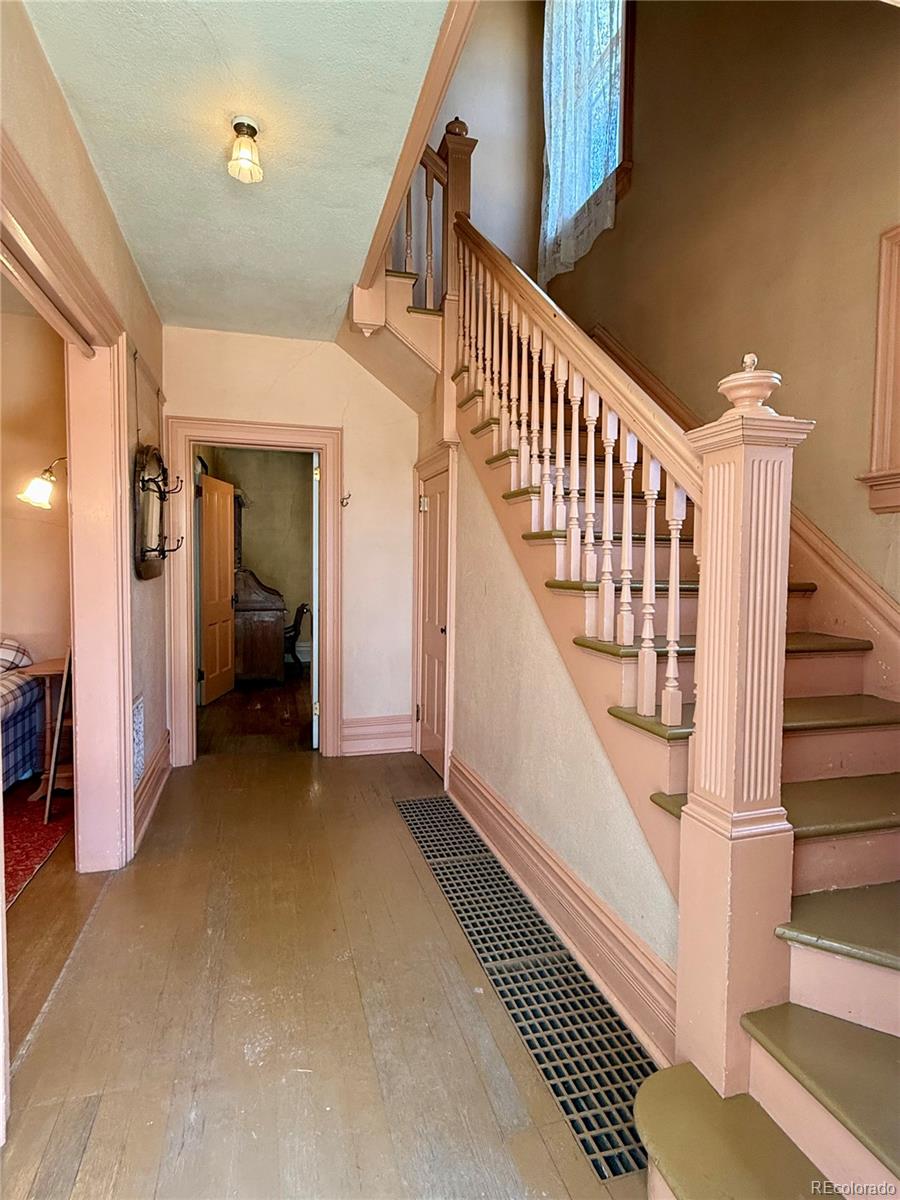 422 W 7th Street