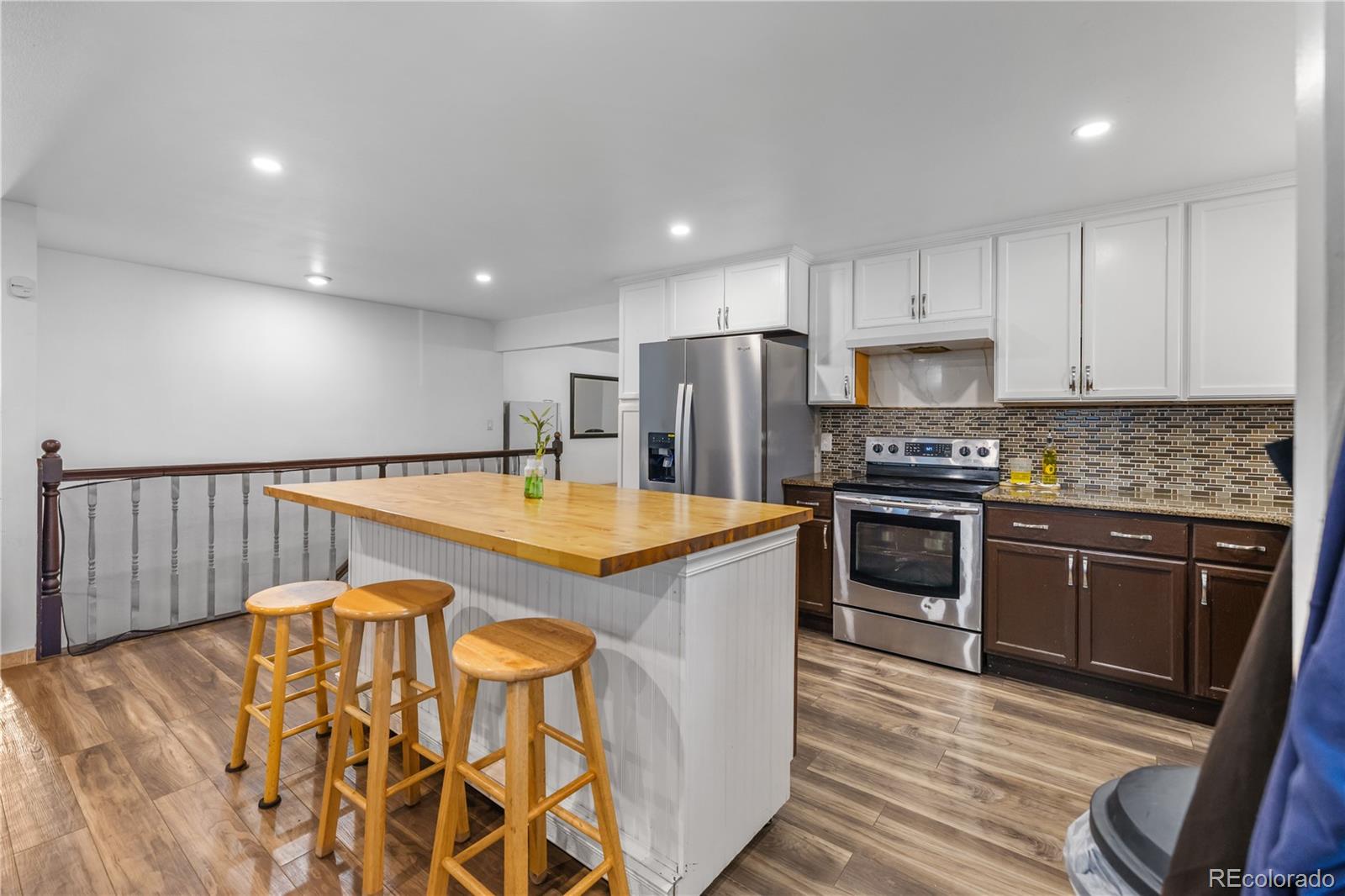 1093 S Holland Street