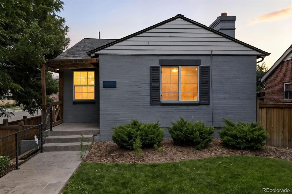 Photo of 2290 Jasmine Street, Denver, CO 80207 (MLS # 4898217)