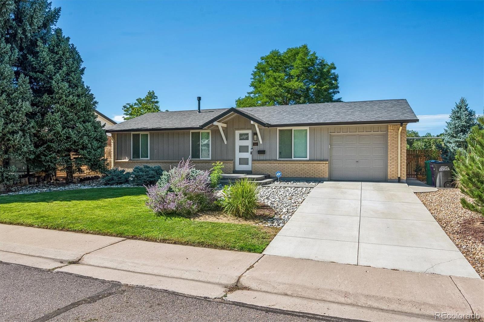 1461 S Magnolia Way