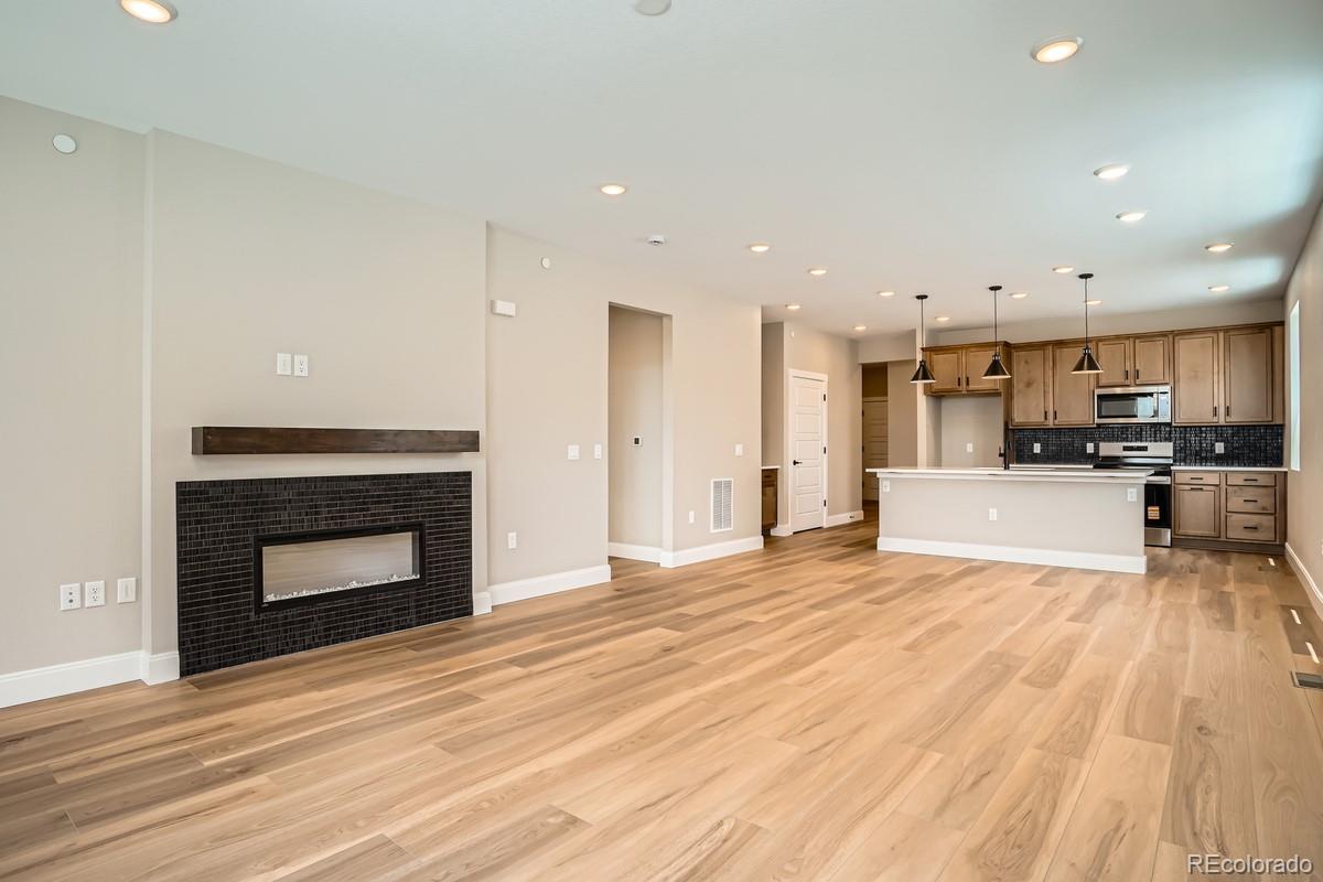 2404 W 69th Place