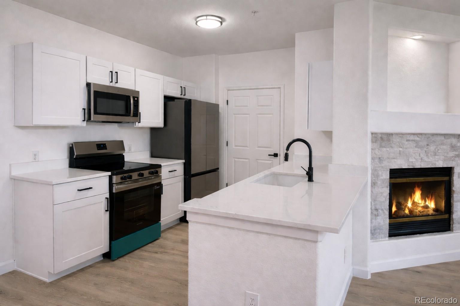 494 Black Feather Loop 106