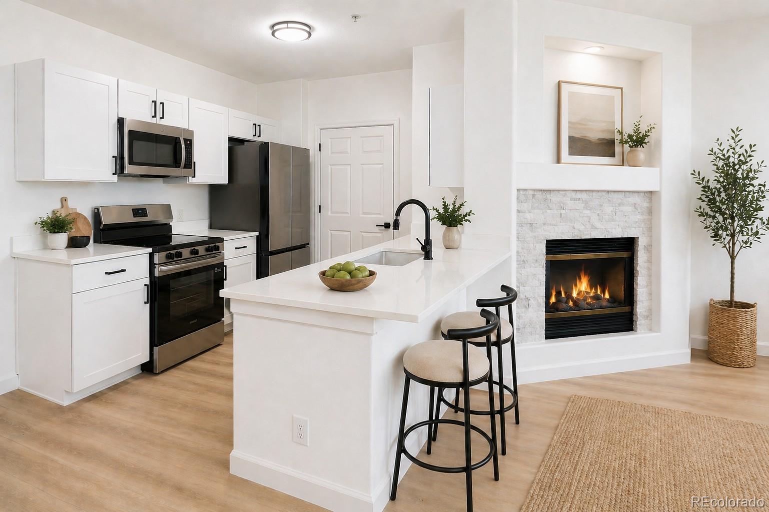 494 Black Feather Loop 106