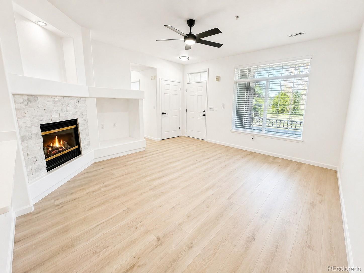 494 Black Feather Loop 106