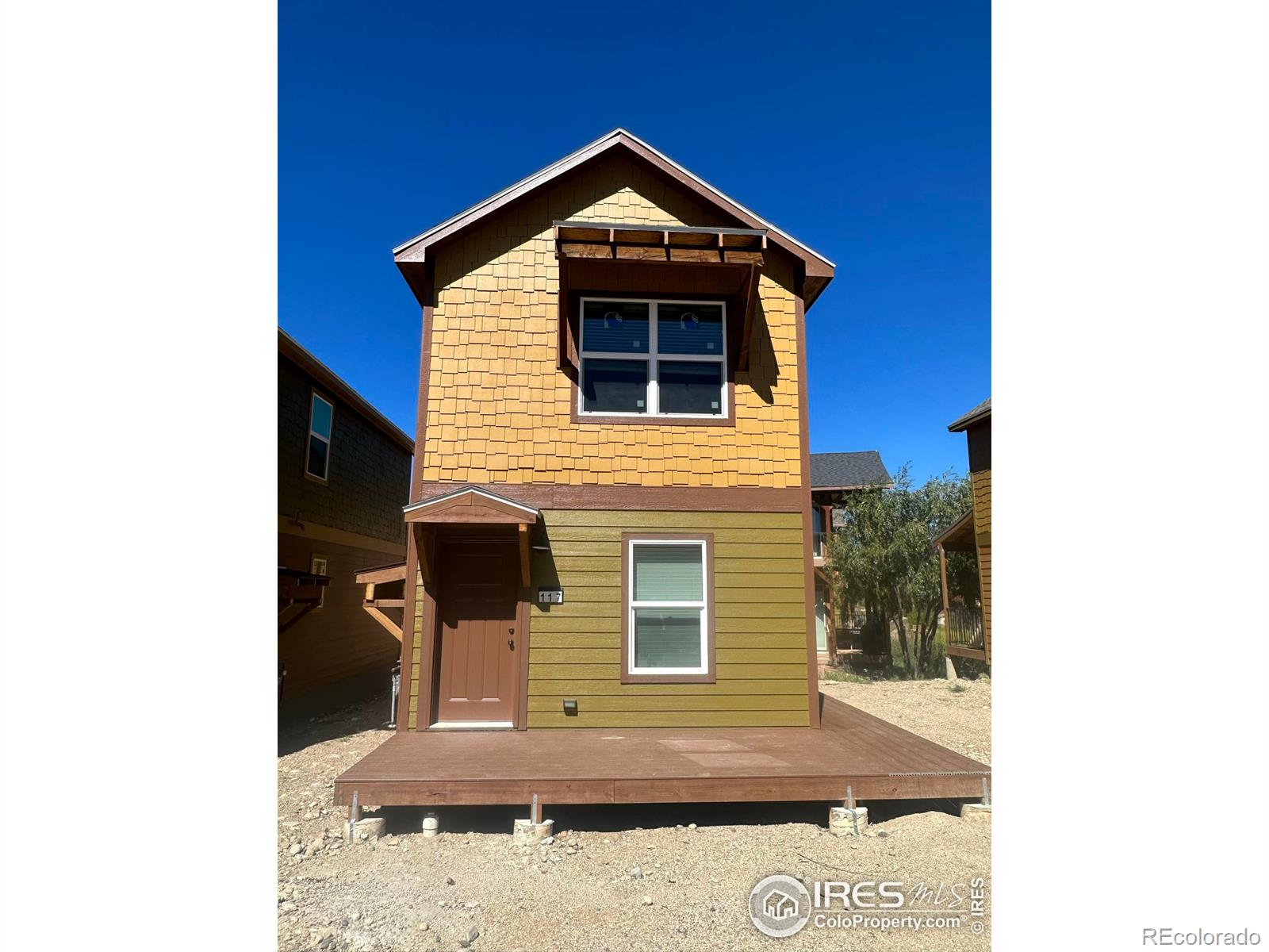 117 Edgewater Circle