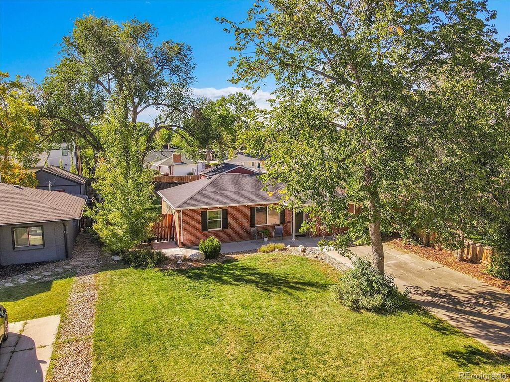 Photo of 3011 Grape Street, Denver, CO 80207 (MLS # 6909096)