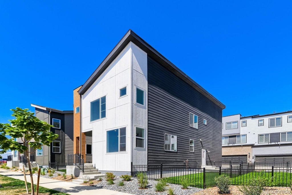 Photo of 16565 Peak Street, Broomfield, CO 80023 (MLS # 8427351)