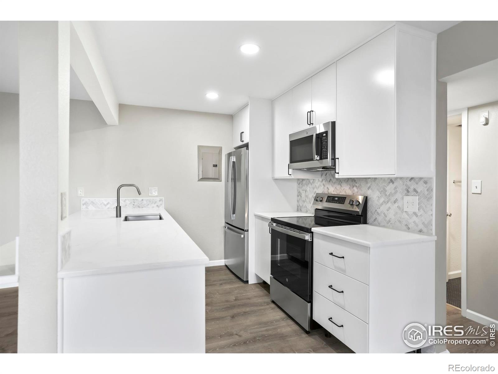 2227 Canyon Boulevard 462B