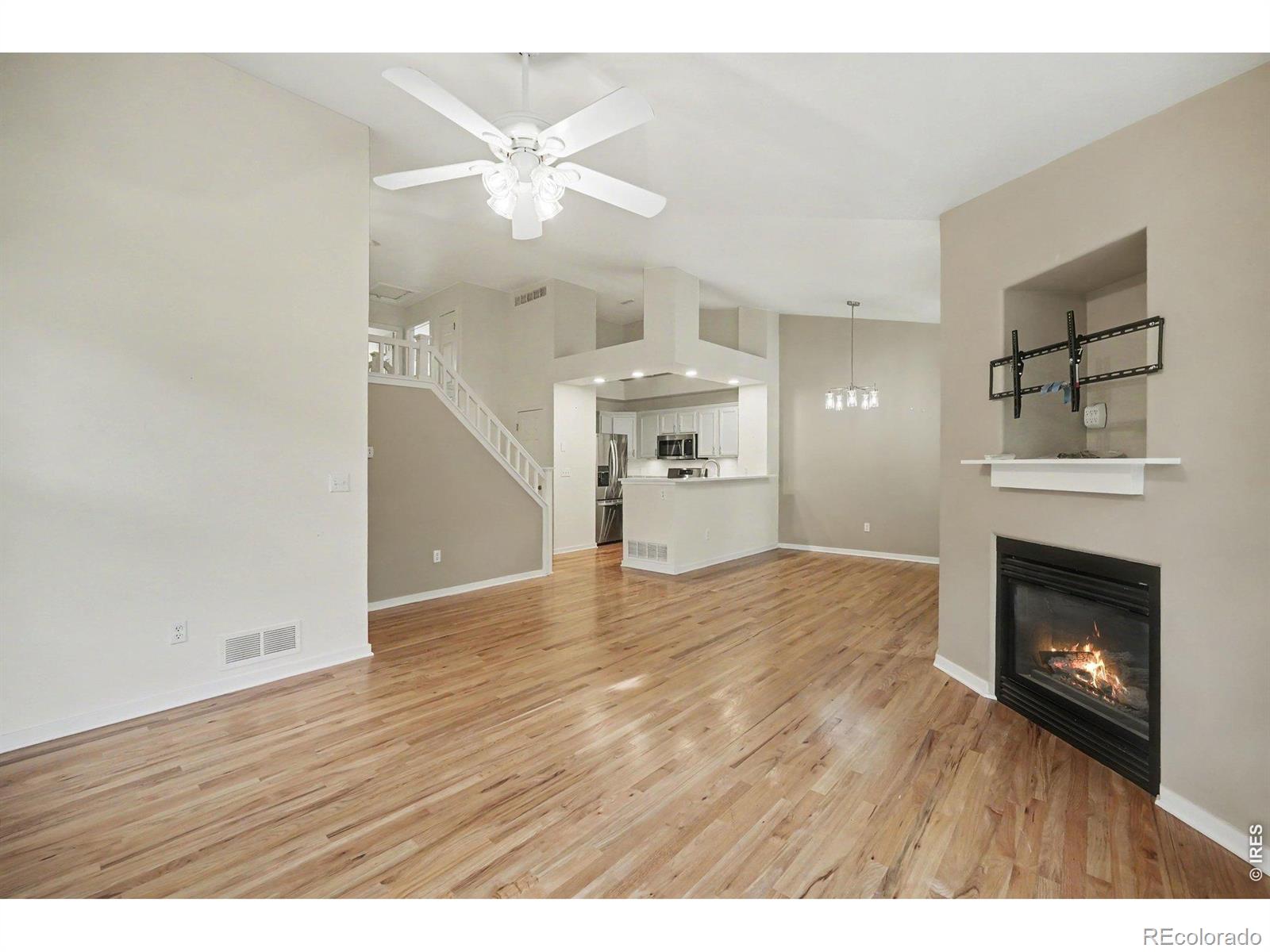 125 Rowena Place