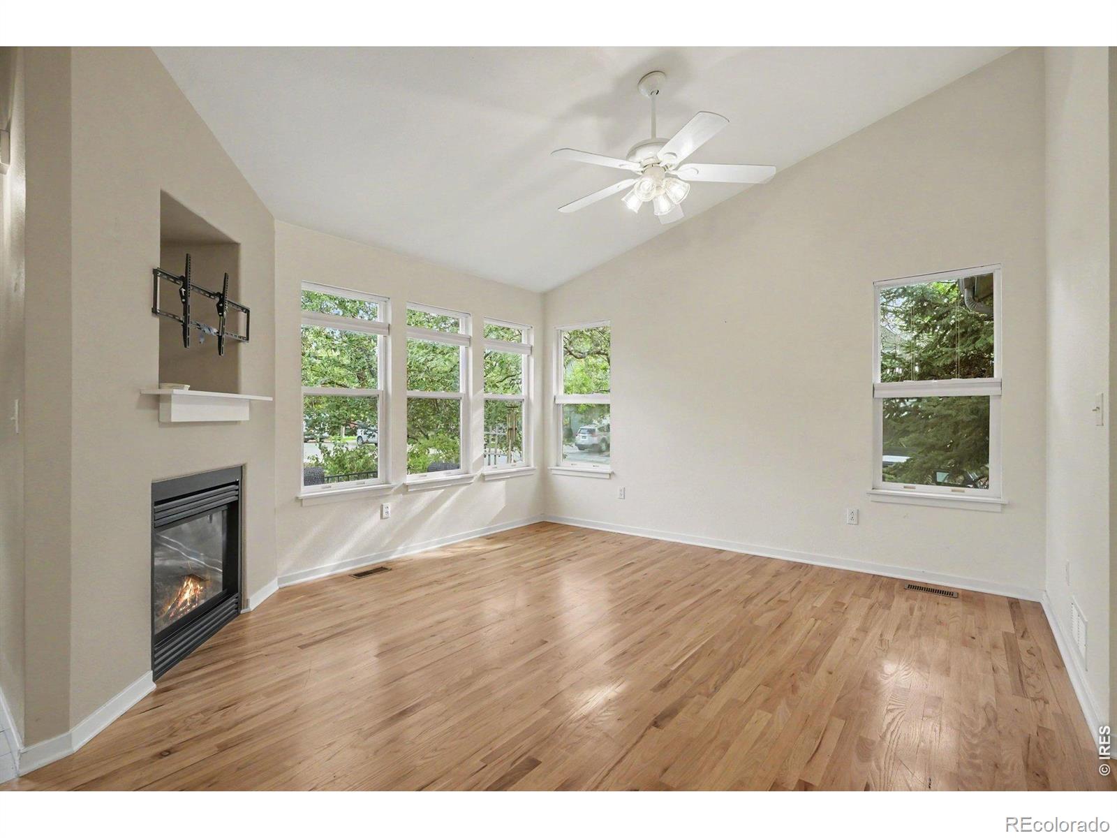 125 Rowena Place