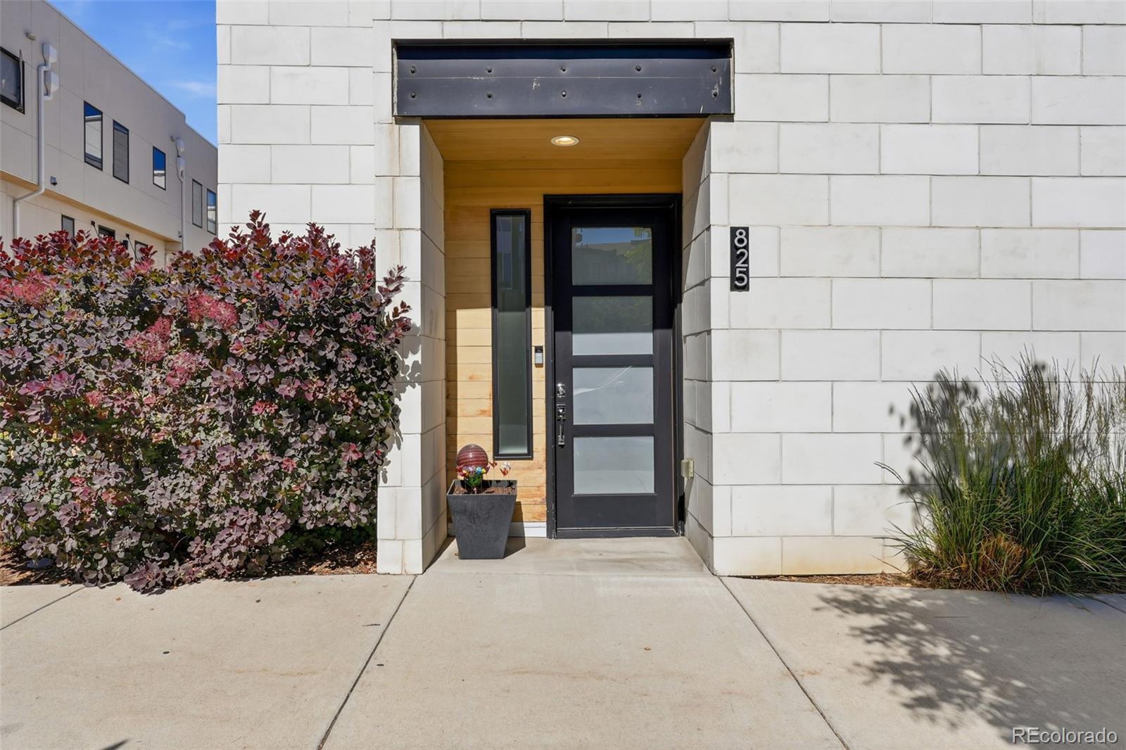 825 Bellaire Street