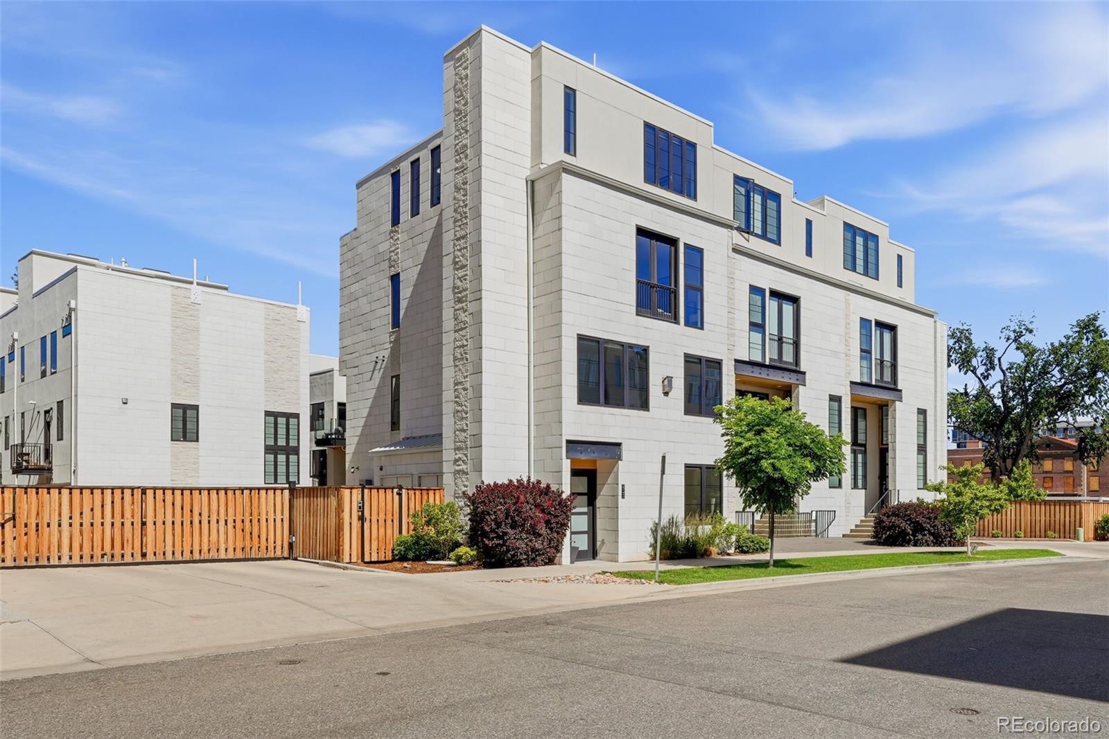 825 Bellaire Street