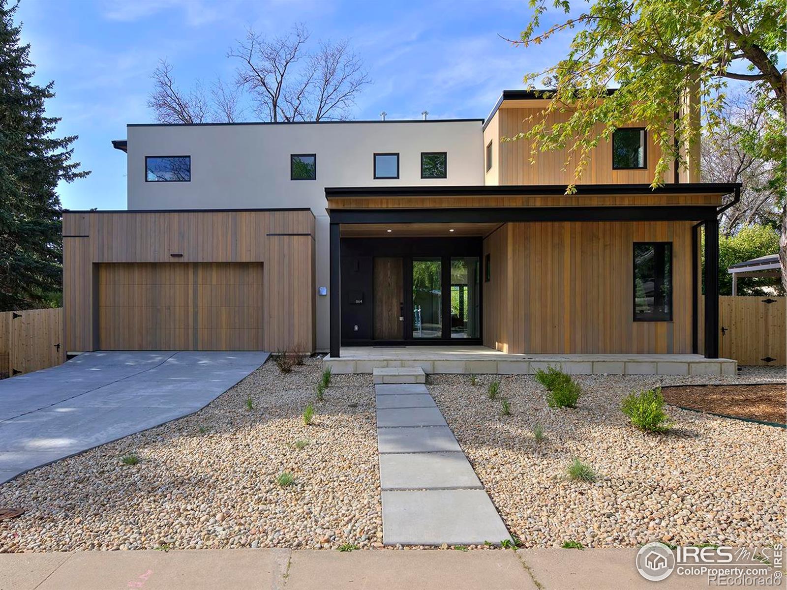 864 Iris Avenue