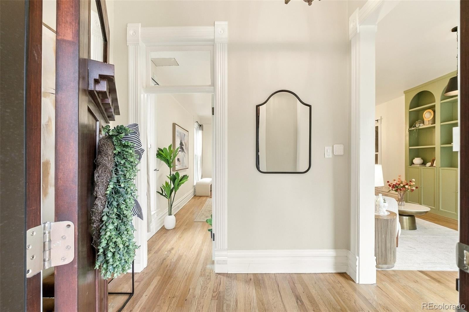 39 W Cedar Avenue