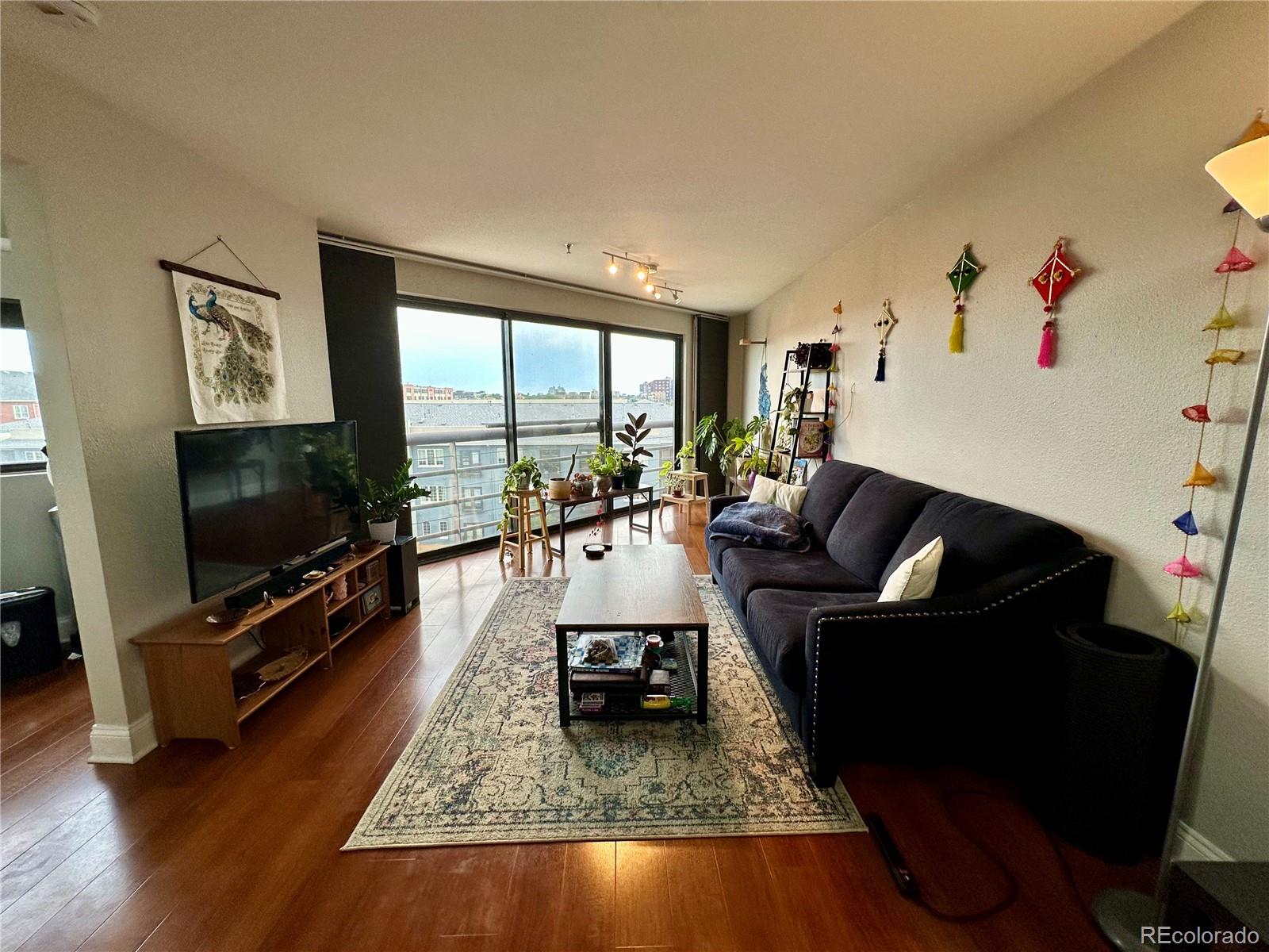 100 Park Avenue W 606