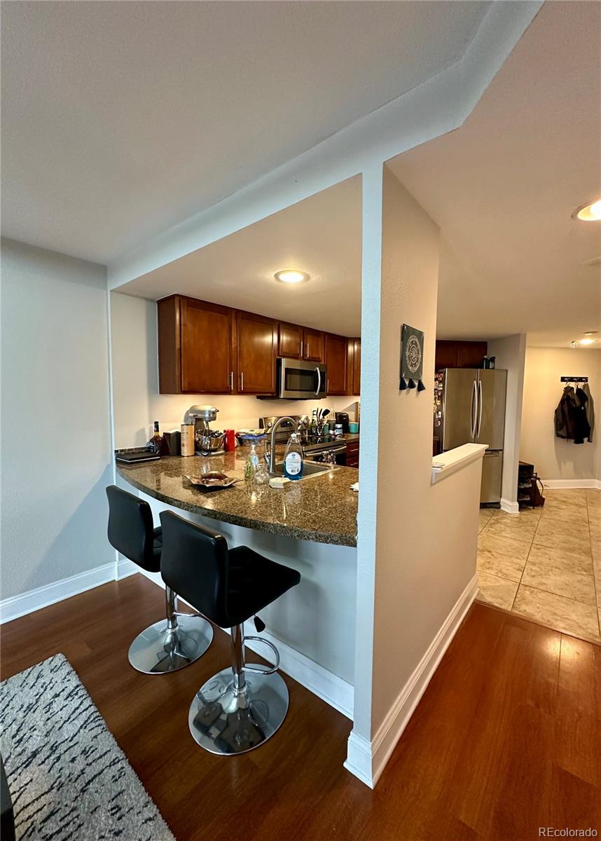 100 Park Avenue W 606