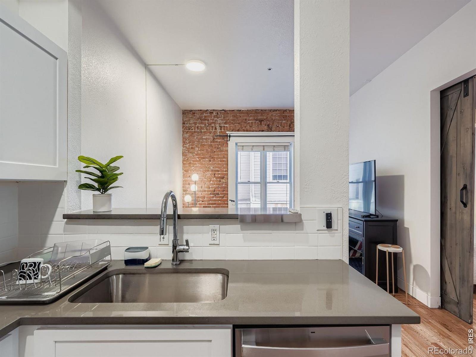 1425 N Washington Street 205