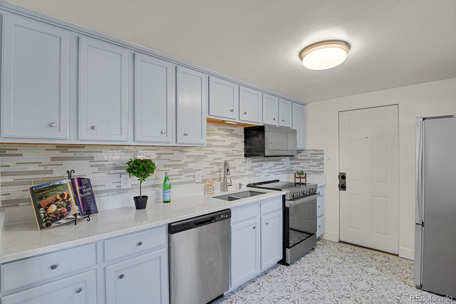 3290 W Fairview Place