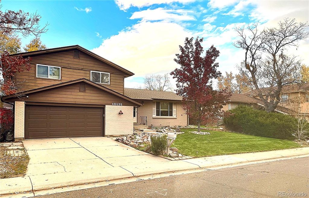 Photo of 10135 W Iowa Avenue, Lakewood, CO 80232 (MLS # 8402374)