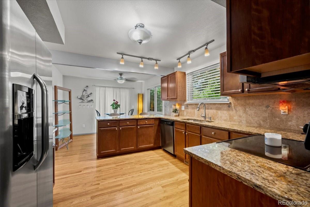 8060 Meadowdale Square