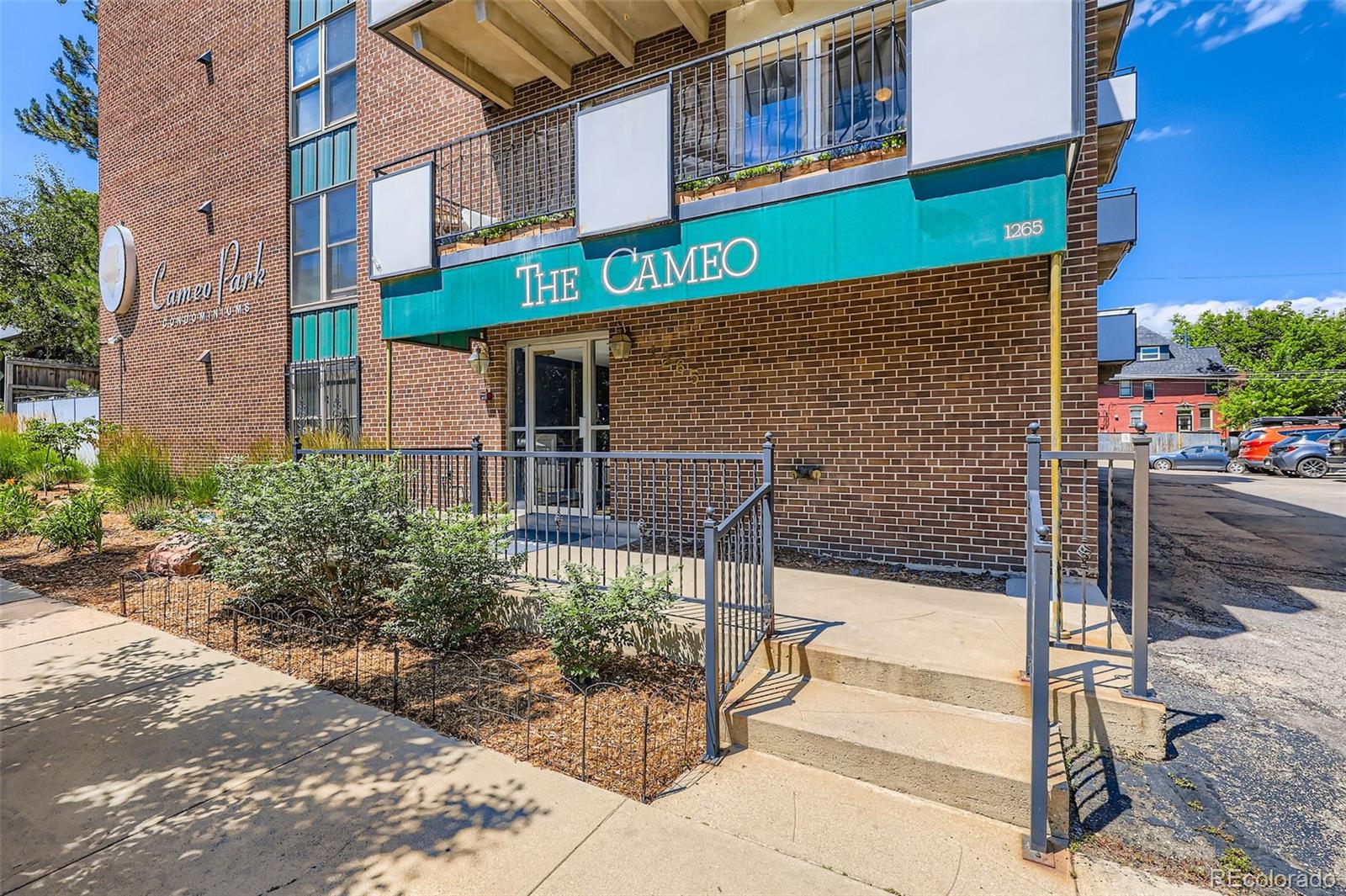 1265 Elizabeth Street 207