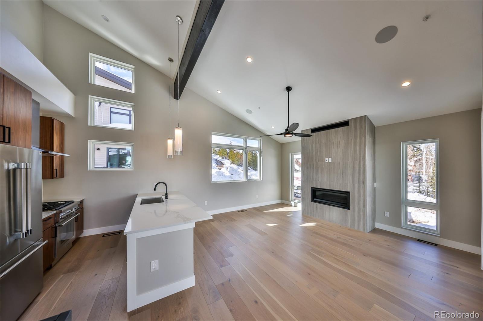 386 Lake Trail