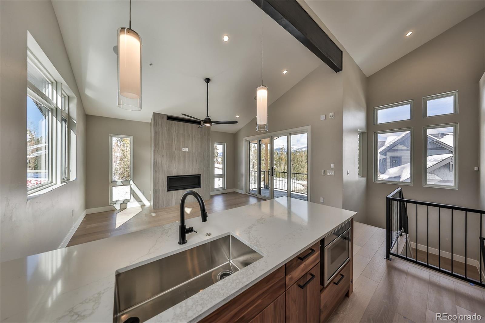 386 Lake Trail