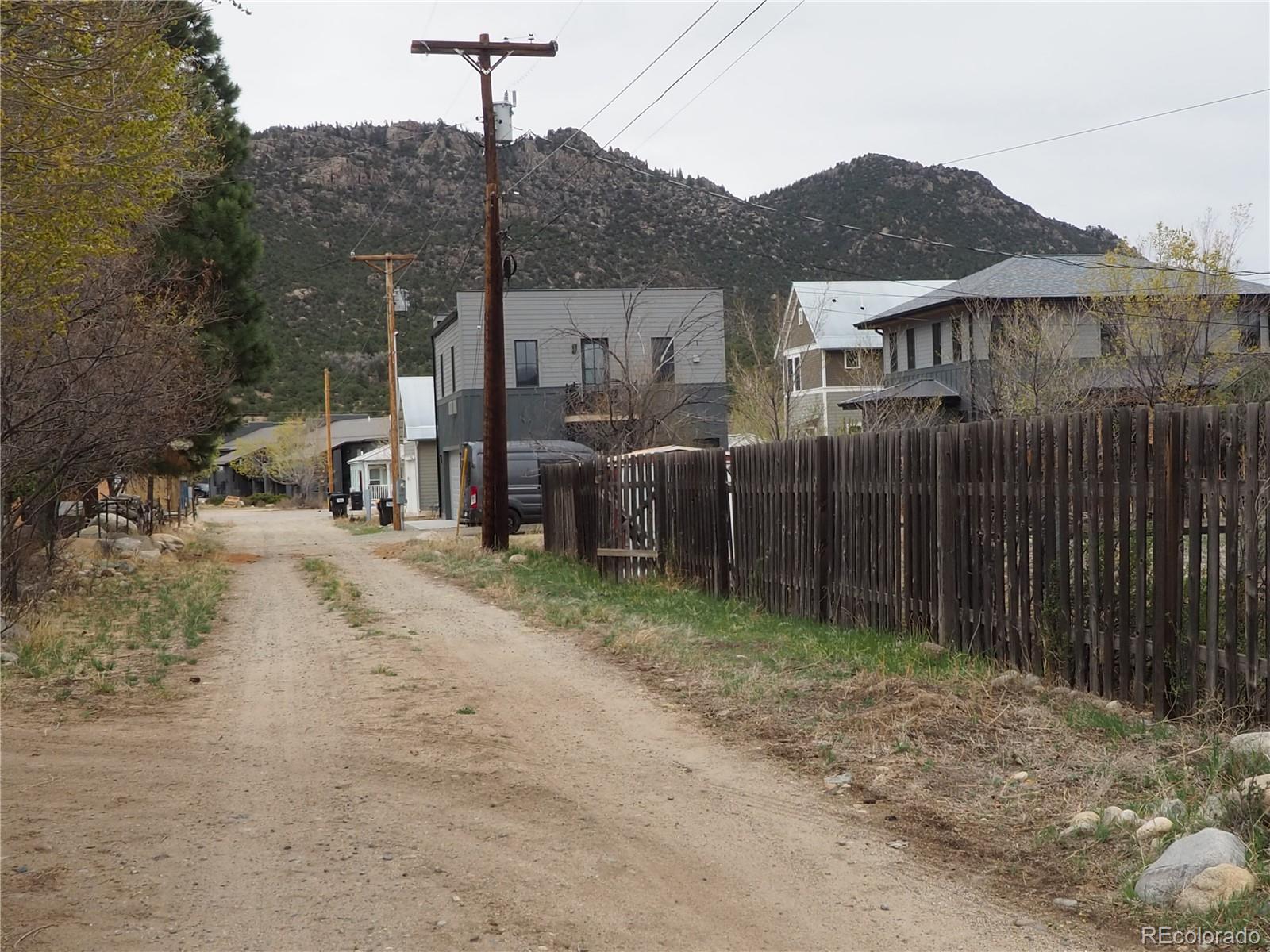 000 Gold Street