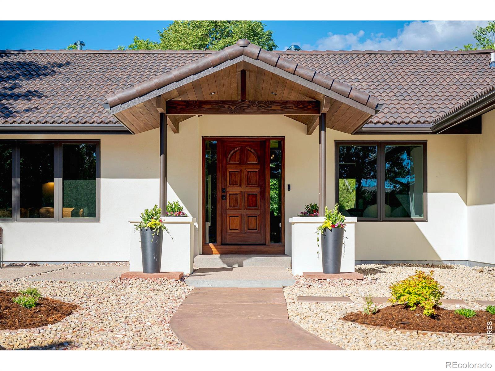985 Saratoga Court