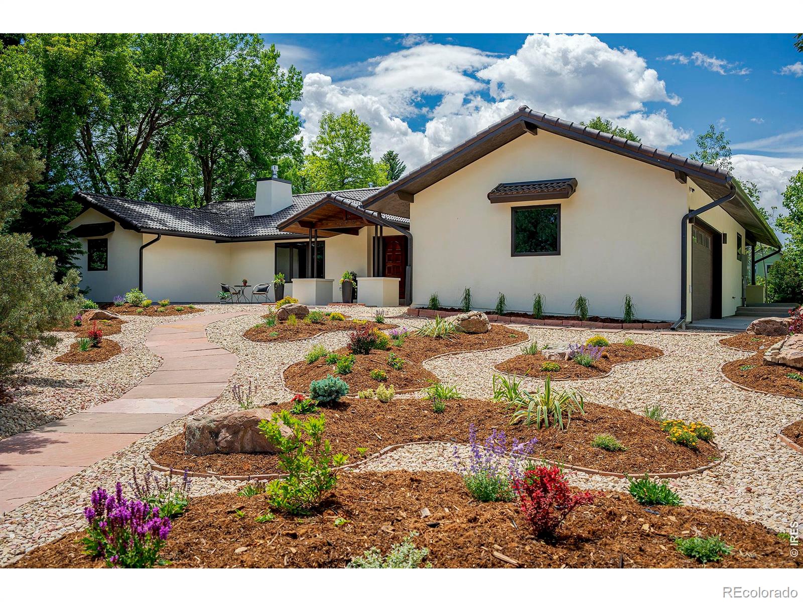 985 Saratoga Court