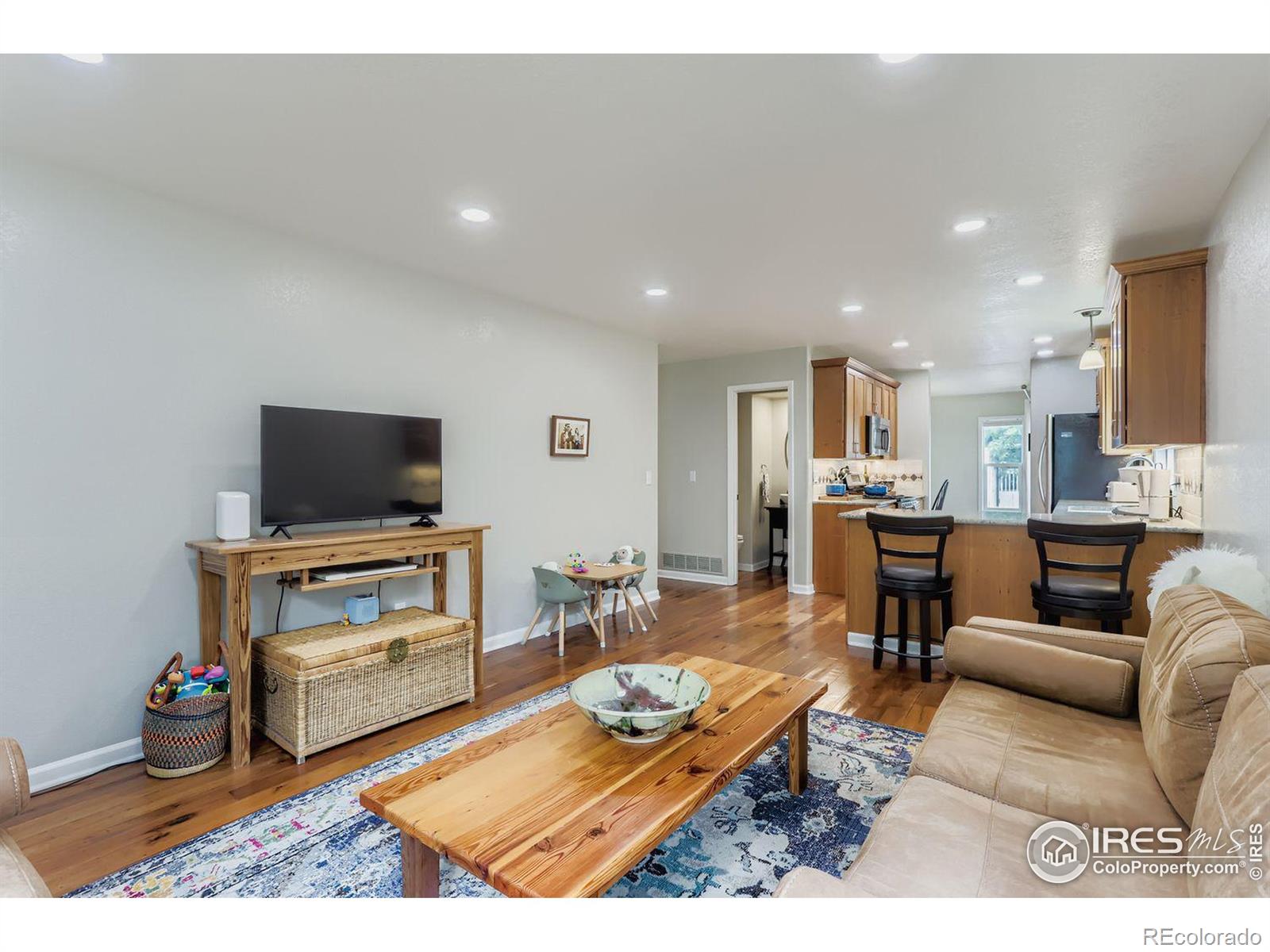 8076 Meadowdale Square