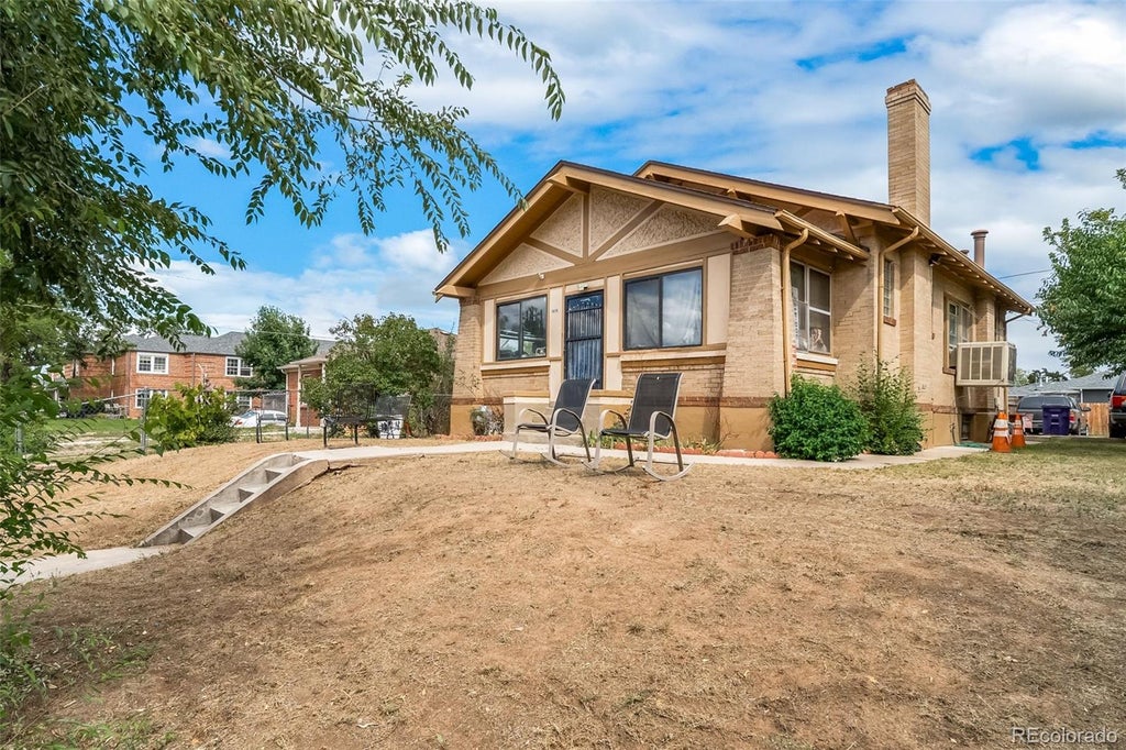 Photo of 2678 Jasmine Street, Denver, CO 80207 (MLS # 8837433)