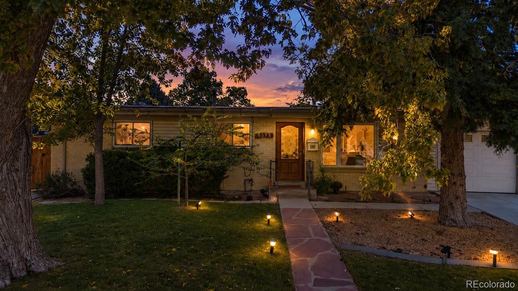 Photo of 6573 S Datura Street, Littleton, CO 80120 (MLS # 8309404)