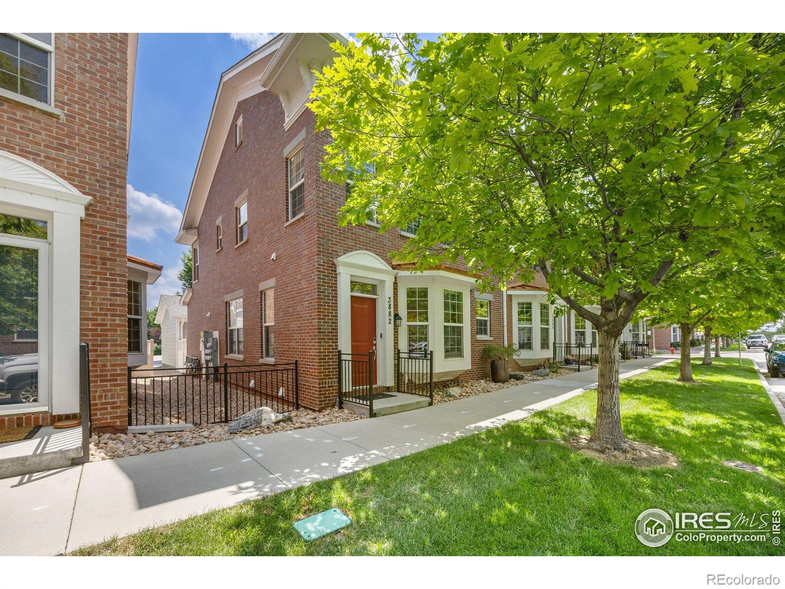 3882 W 118th Place