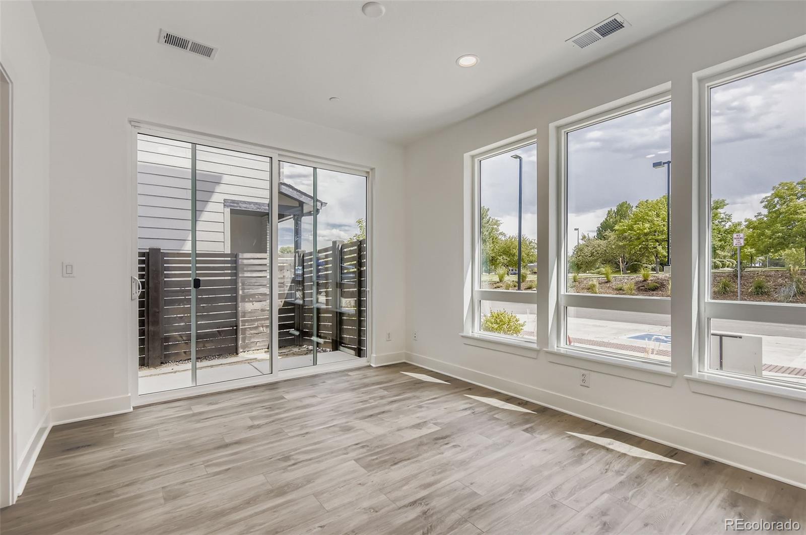 10886 E Hinsdale Circle