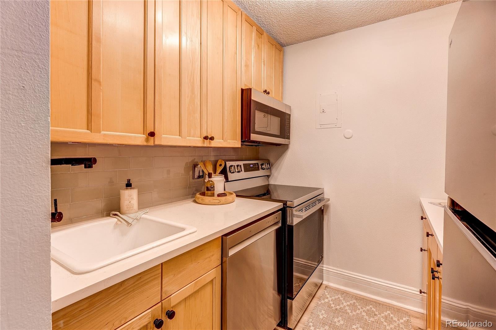 1233 N Ogden Street 407