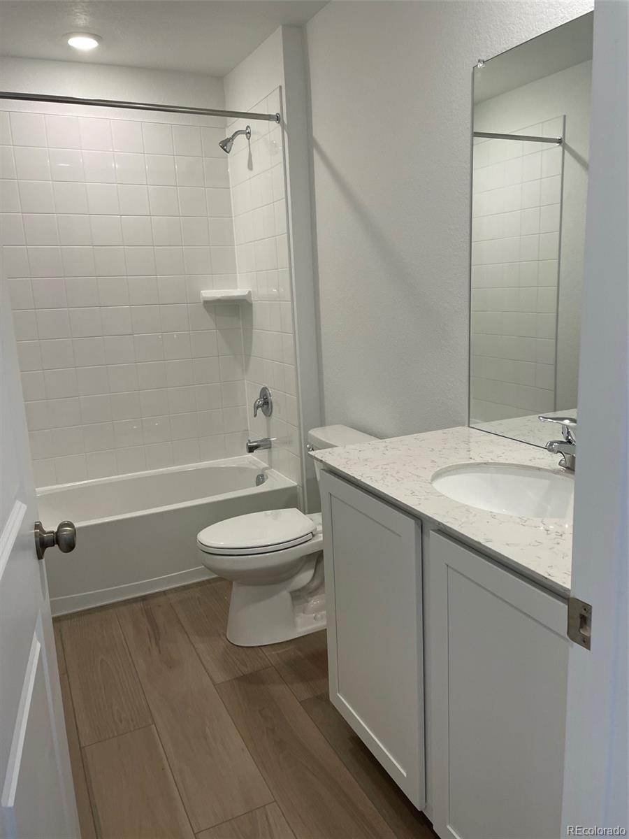21966 E 39th Place