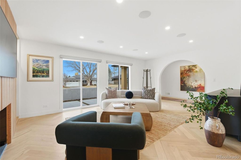 Photo of 641 S Monroe Way, Denver, CO 80209 (MLS # 9347436)