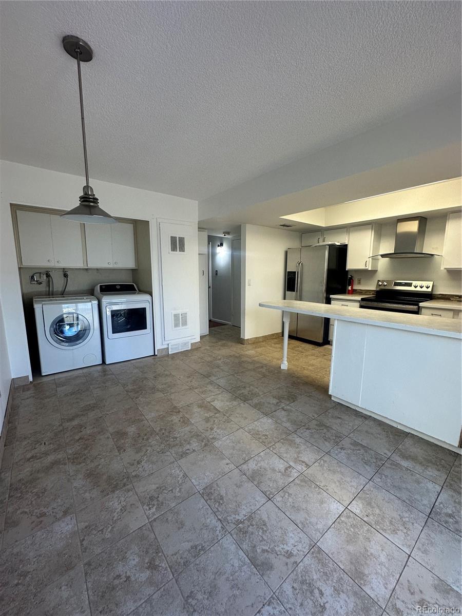 9032 E Mansfield Avenue