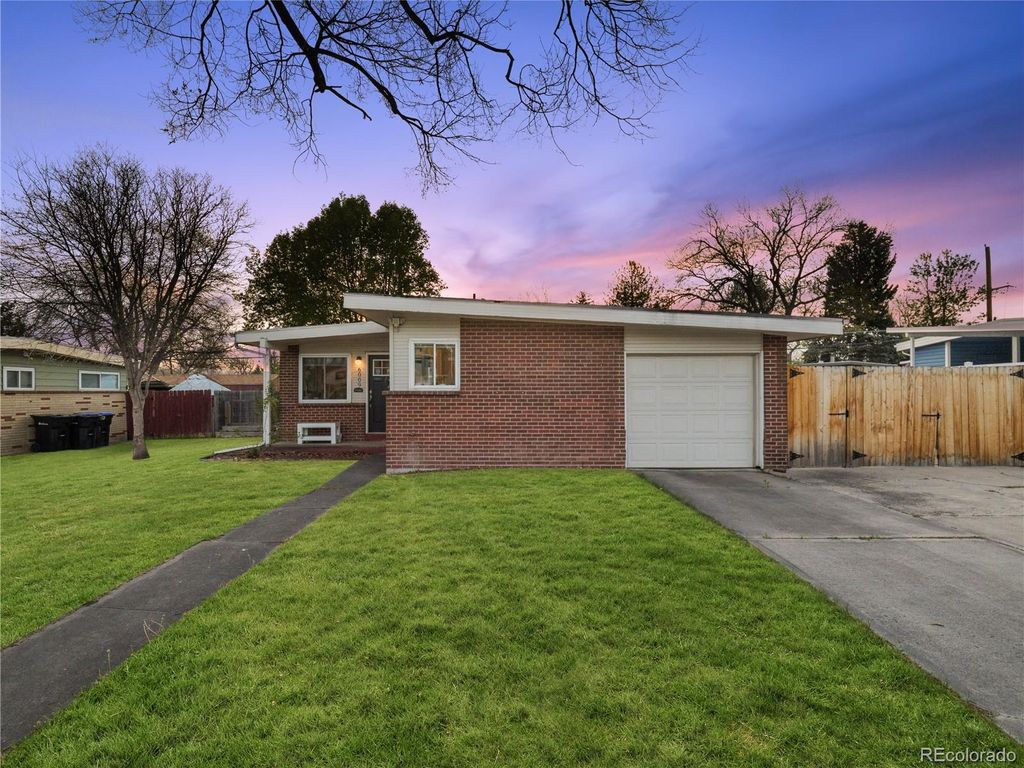 Photo of 6009 Carr Street, Arvada, CO 80004 (MLS # 9735192)