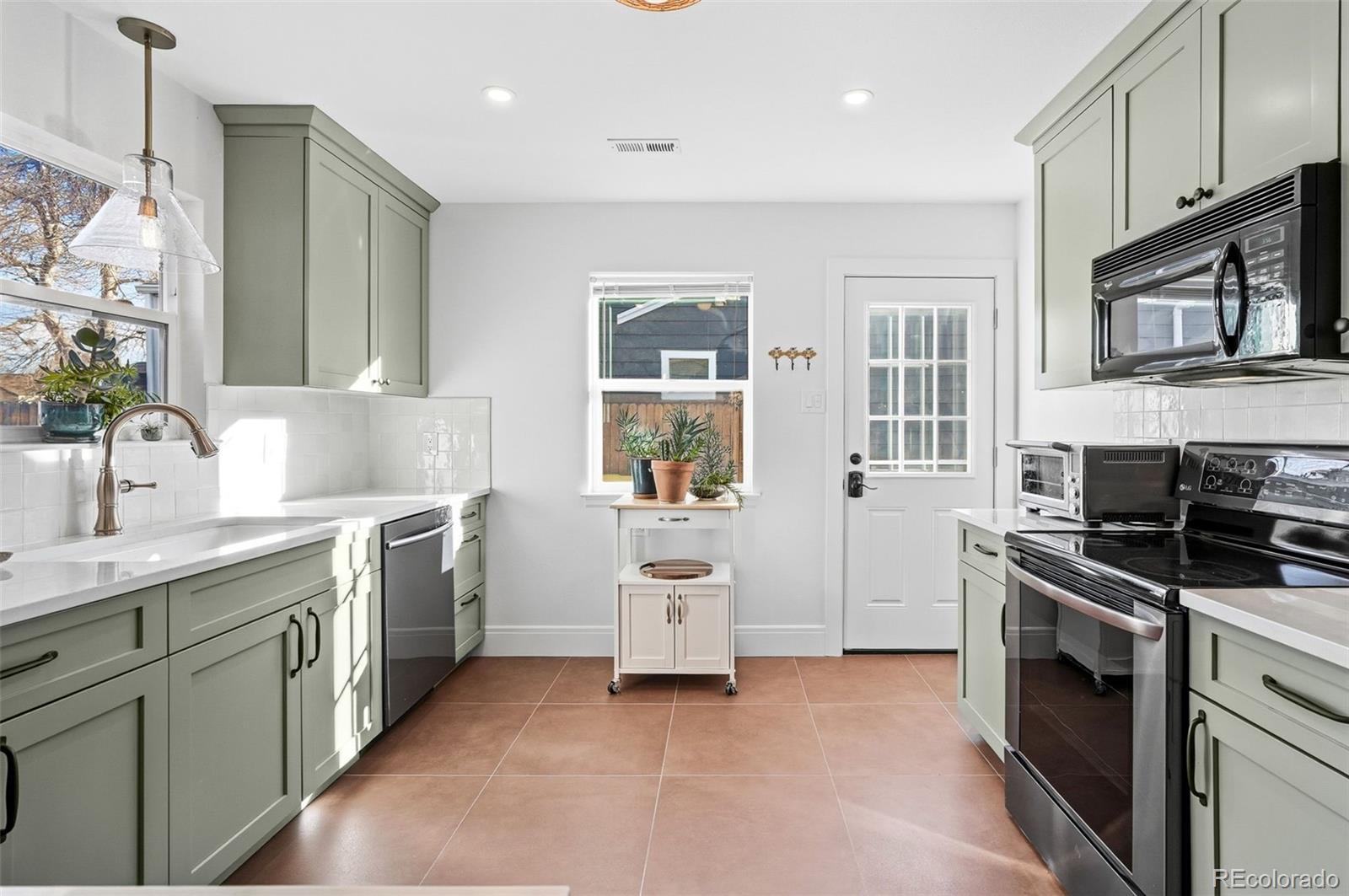 3260 S Galapago Street