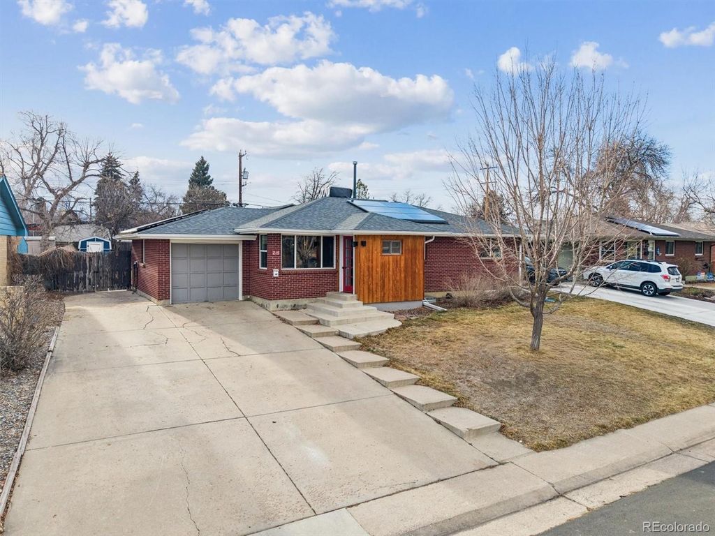 Photo of 215 Beryl Way, Broomfield, CO 80020 (MLS # 4527467)