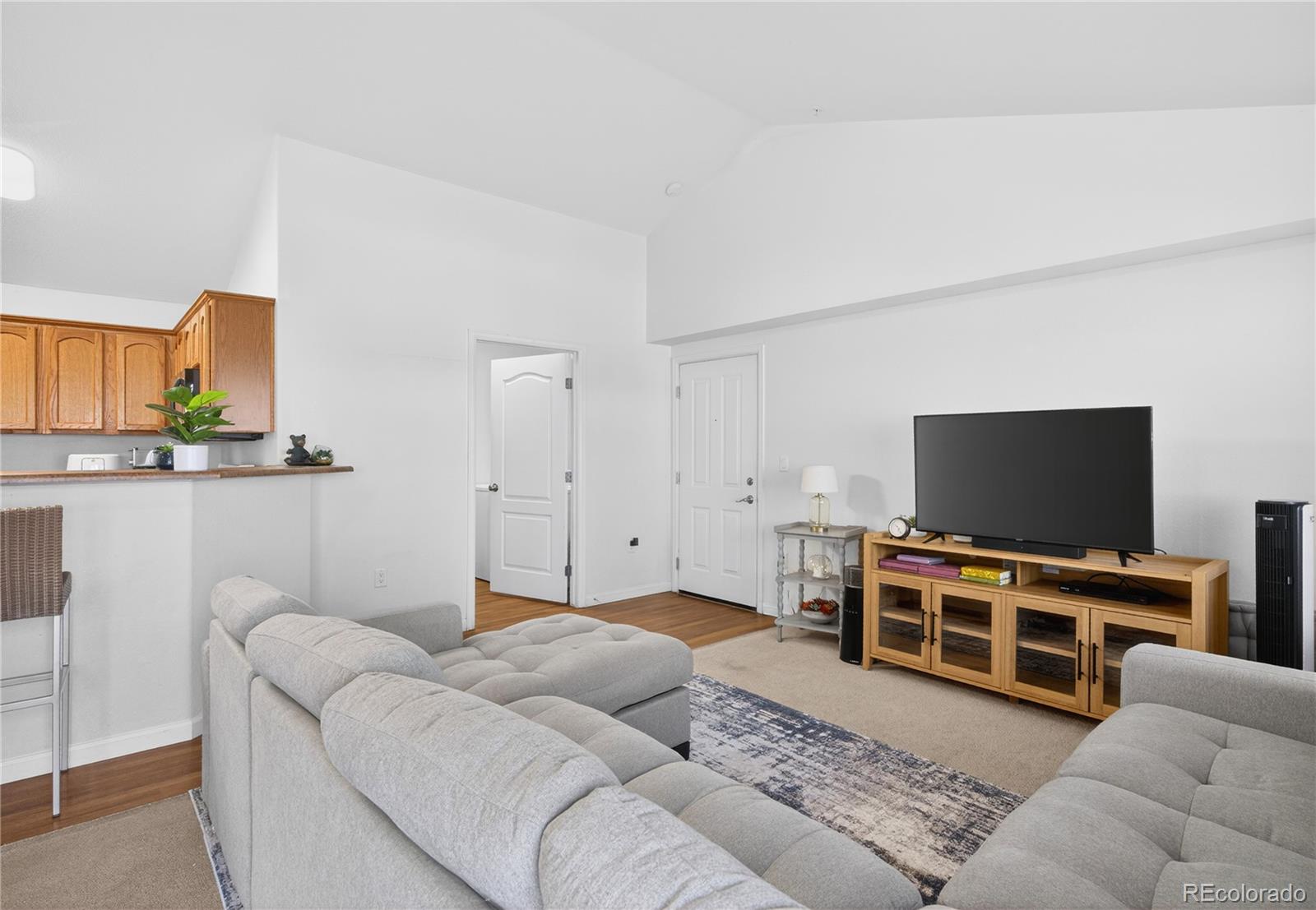 560 River View Drive 706