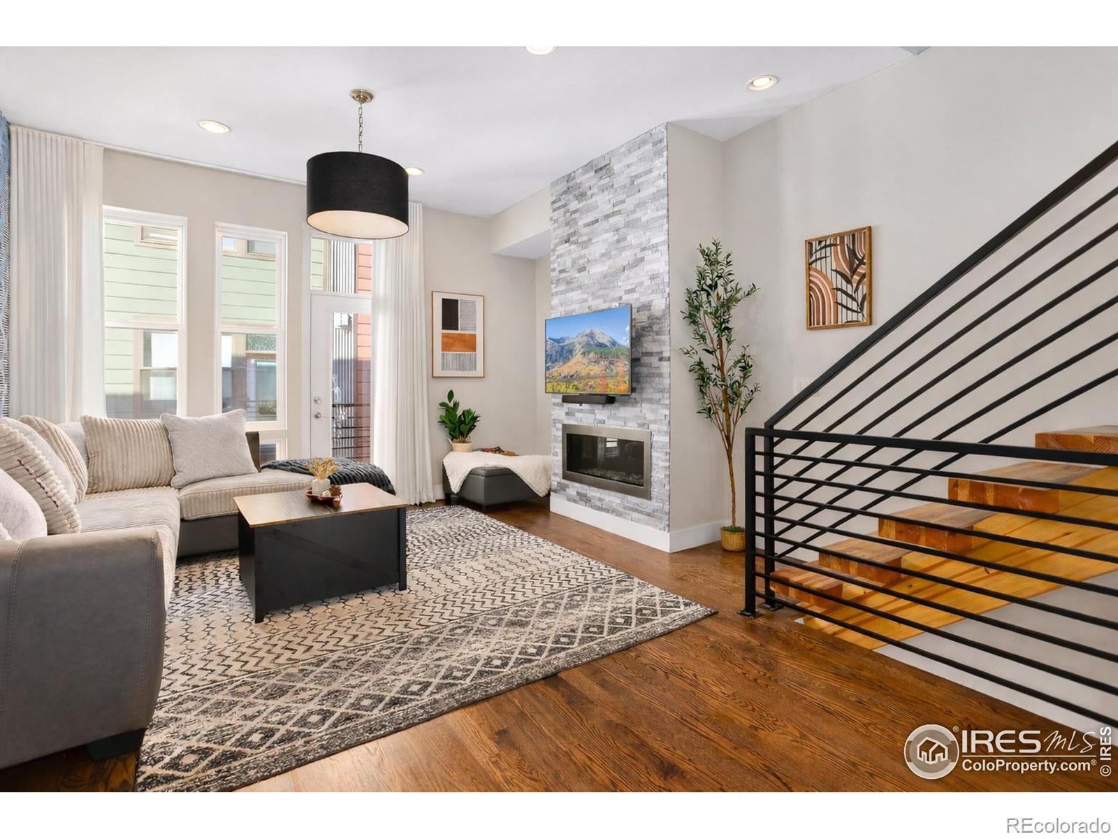 2139 N Downing Street