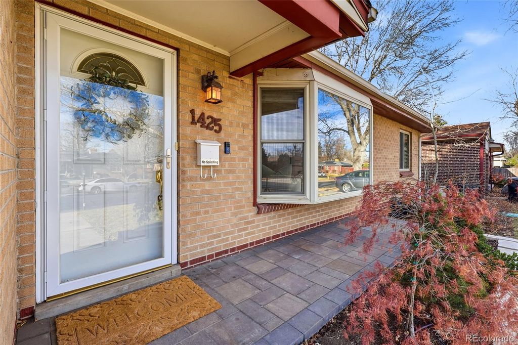 Photo of 1425 S Eaton Court, Lakewood, CO 80232 (MLS # 2091662)