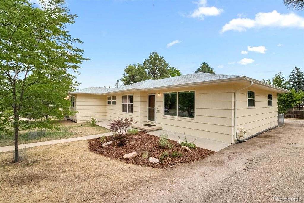 Photo of 6760 S Foresthill Street, Littleton, CO 80120 (MLS # 5875258)