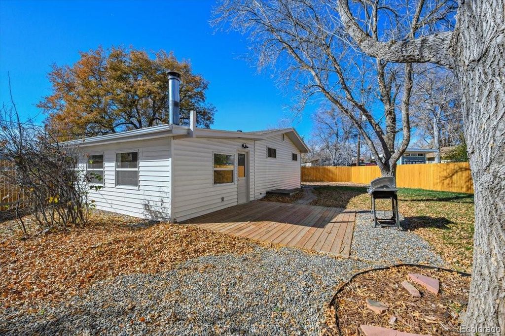 Photo of 10 Juneau Place, Longmont, CO 80504 (MLS # 6172532)