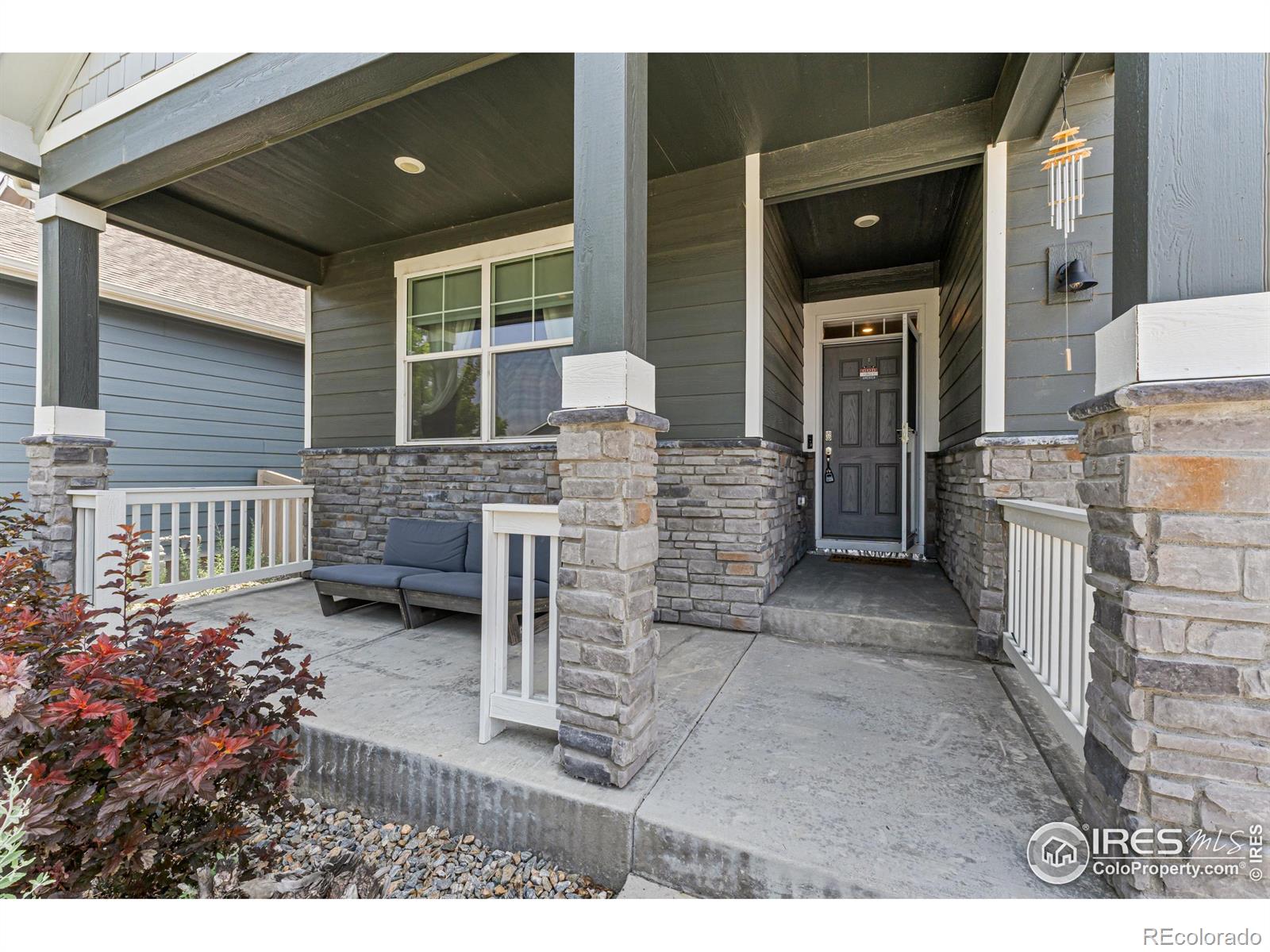 999 Longs Peak Avenue