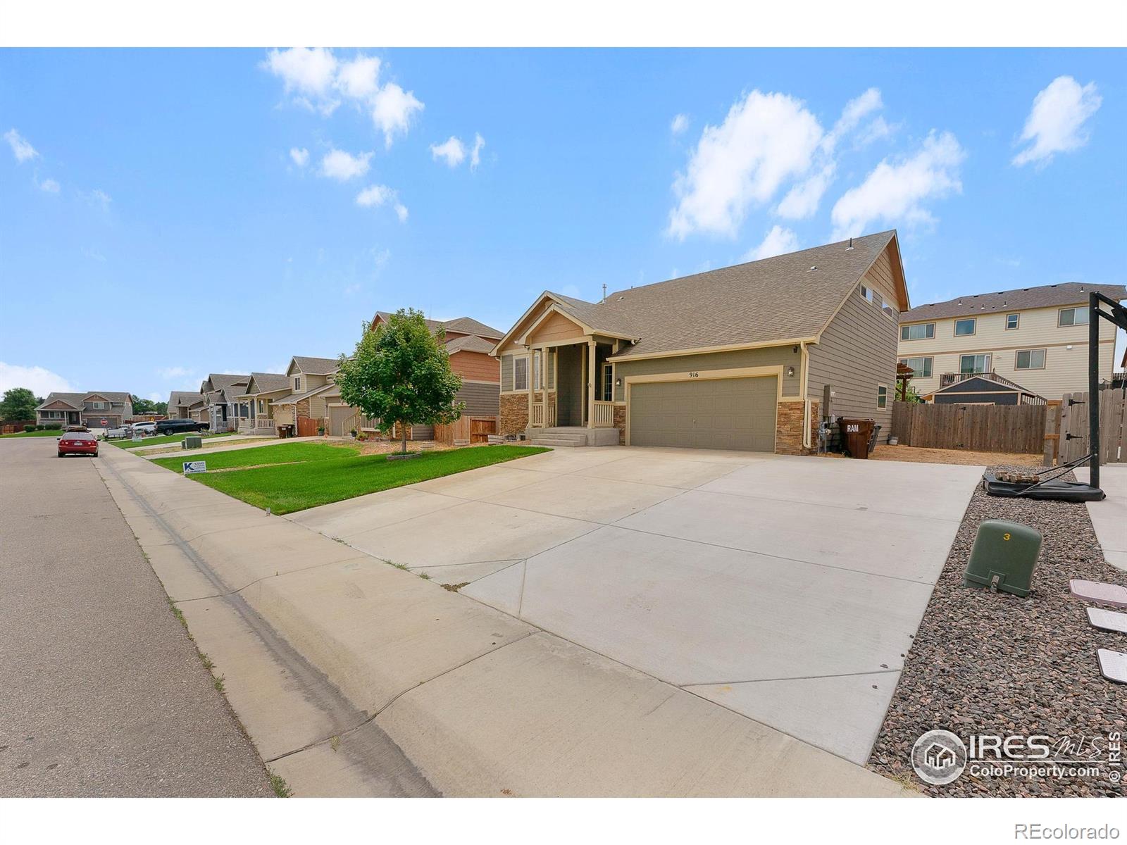 916 W Independent Avenue